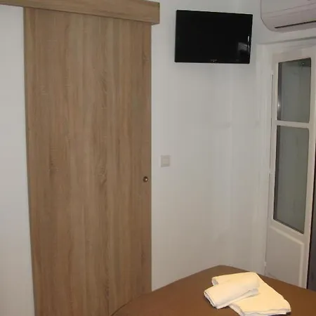 Arago Отель Сербер